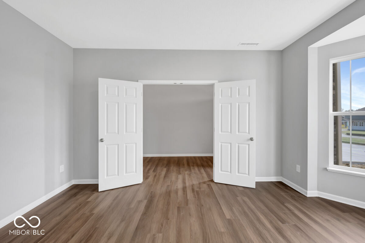 1109 Ridgevine Road Greenwood, IN 46143 - Photo 3 of 44