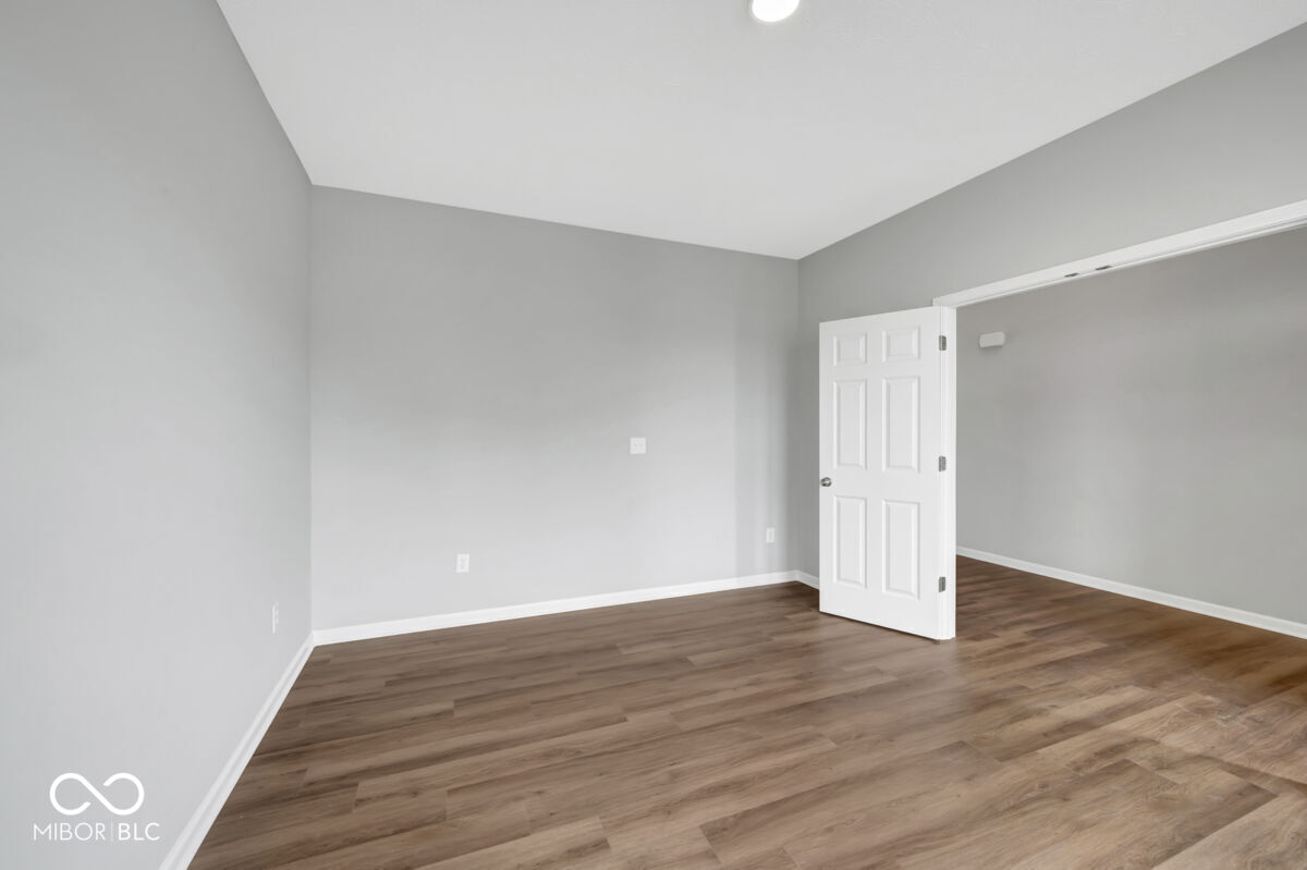 1109 Ridgevine Road Greenwood, IN 46143 - Photo 4 of 44