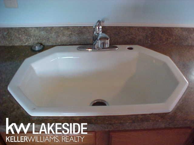 16604 Frazho Road Roseville, MI 48066 - Photo 8 of 31 31251046-7.JPG