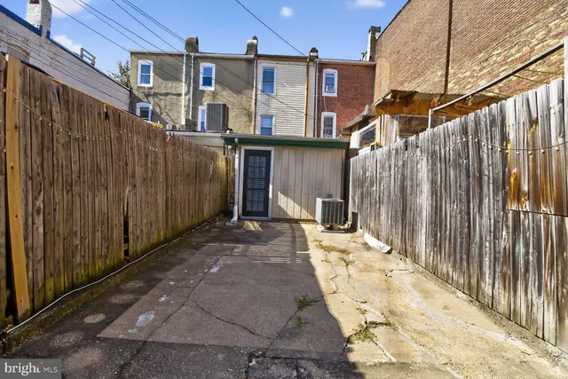 a view of a back yard of the house