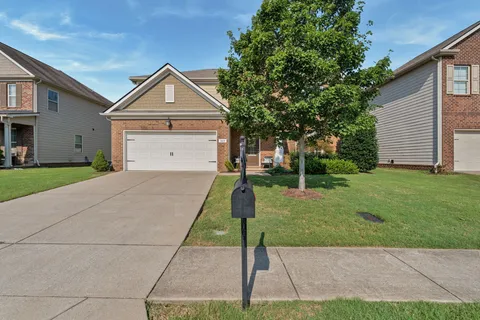 a view of a house with a yard