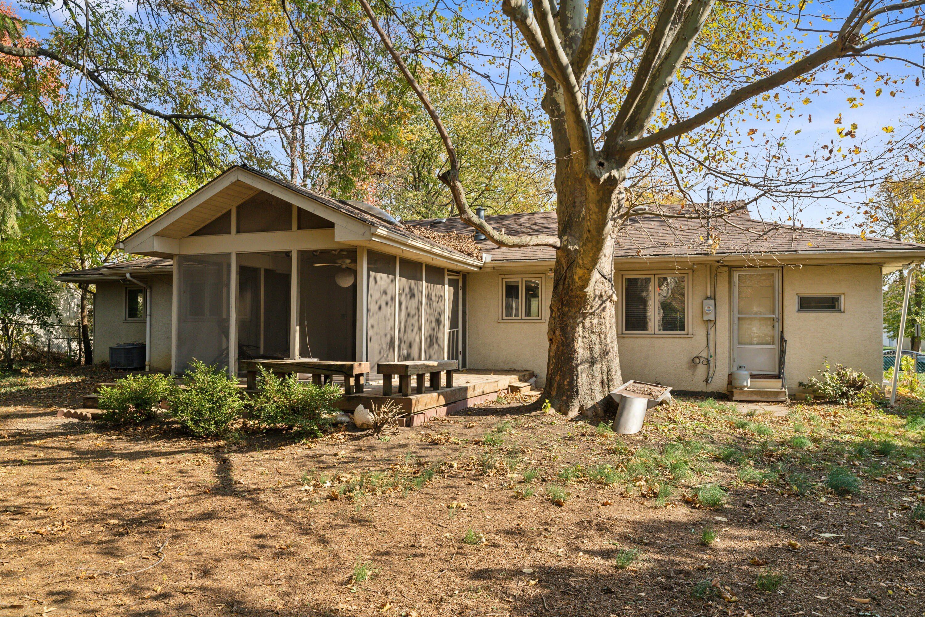1479 Kenwick Road Columbus, OH 43209 - Photo 26 of 30 Screened-In Porch