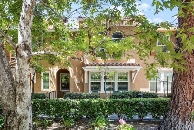 $869,000 | 453 North Altadena Drive, Unit 7, Pasadena, CA 91107