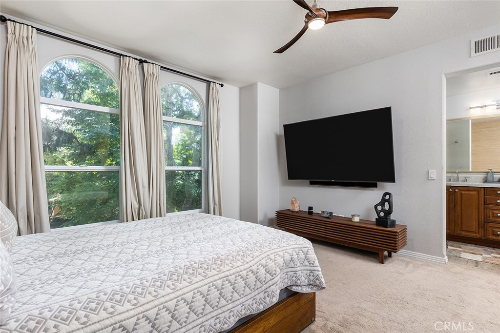 453 North Altadena Drive, Unit 7 Pasadena, CA 91107 - Photo 19 of 27 a bedroom with bed and a flat screen tv