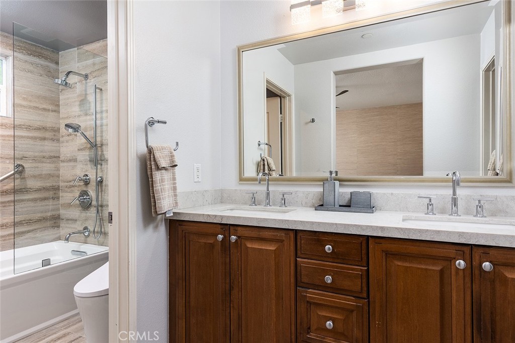 453 North Altadena Drive, Unit 7 Pasadena, CA 91107 - Photo 20 of 27 a bathroom with a double vanity sink toilet mirror and bathtub