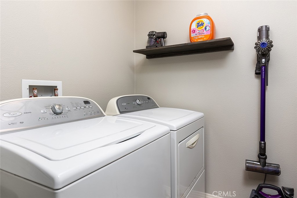 453 North Altadena Drive, Unit 7 Pasadena, CA 91107 - Photo 26 of 27 a utility room with dryer and washer
