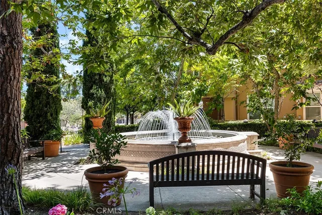 $869,000 | 453 North Altadena Drive, Unit 7, Pasadena, CA 91107