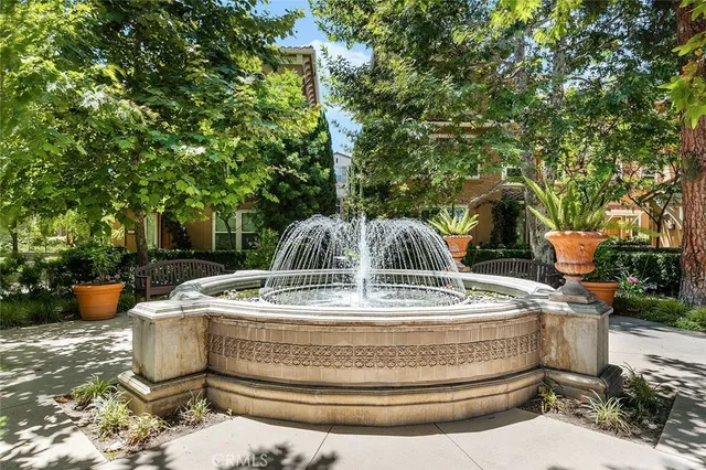 $869,000 | 453 North Altadena Drive, Unit 7, Pasadena, CA 91107