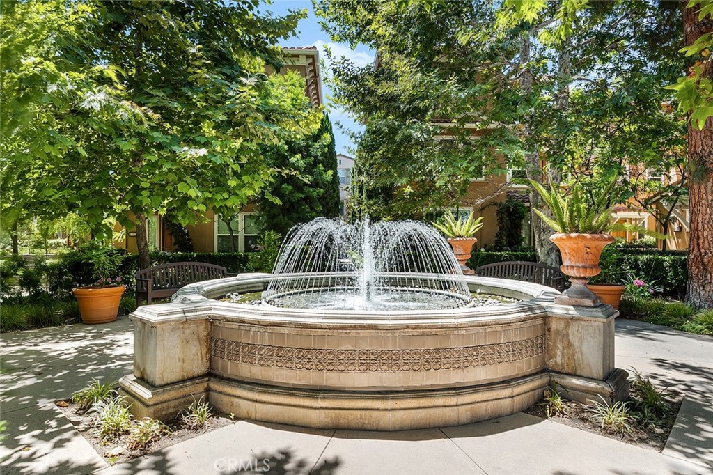 453 North Altadena Drive, Unit 7 Pasadena, CA 91107 - Photo 5 of 27 a view of fountain along with trees