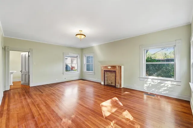 $775,000 | 2044 West Oak Street, Denton, TX 76201