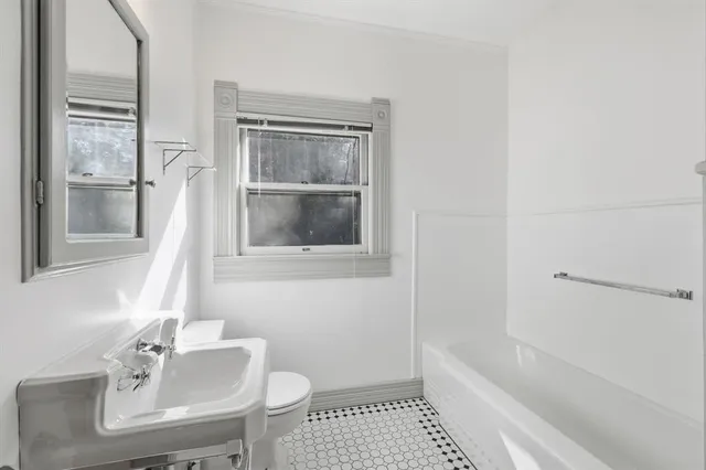 $775,000 | 2044 West Oak Street, Denton, TX 76201