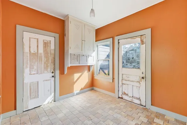 $775,000 | 2044 West Oak Street, Denton, TX 76201