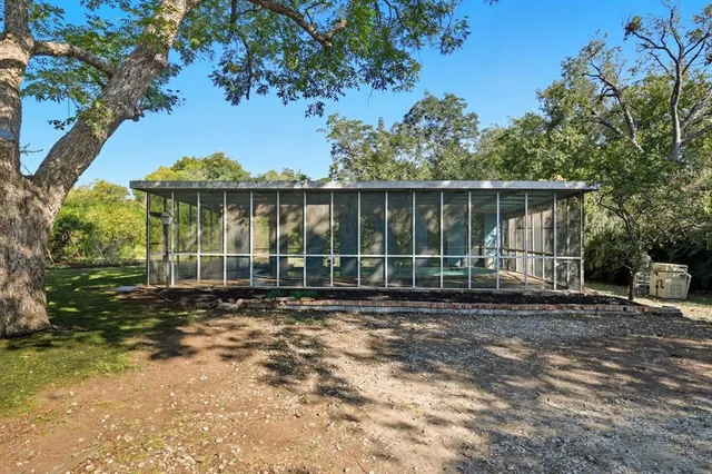 $775,000 | 2044 West Oak Street, Denton, TX 76201