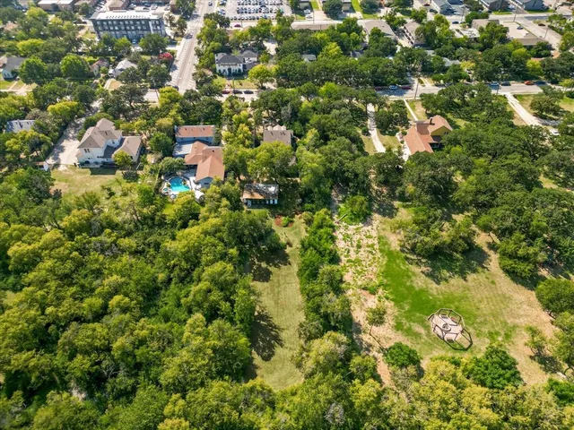 $775,000 | 2044 West Oak Street, Denton, TX 76201