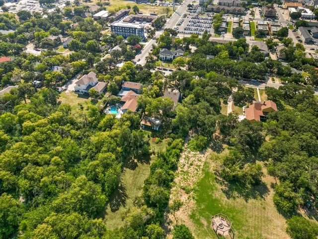 $775,000 | 2044 West Oak Street, Denton, TX 76201