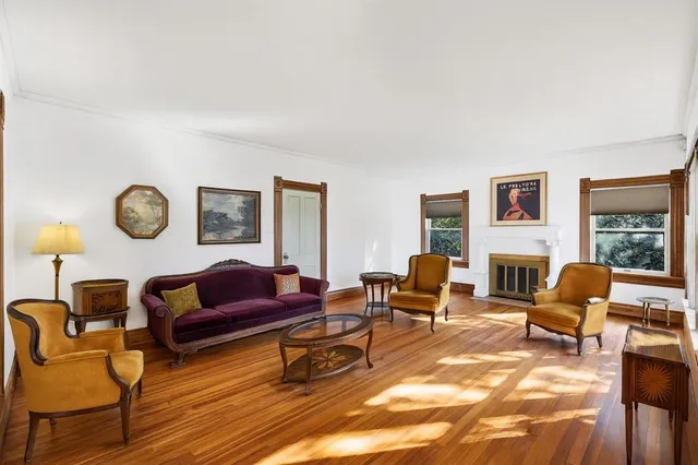 $775,000 | 2044 West Oak Street, Denton, TX 76201