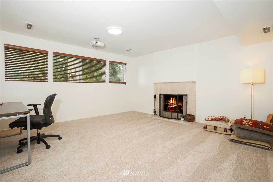 218 221st Street Southwest Bothell, WA 98021 - Photo 20 of 40 a workspace with furniture and a window
