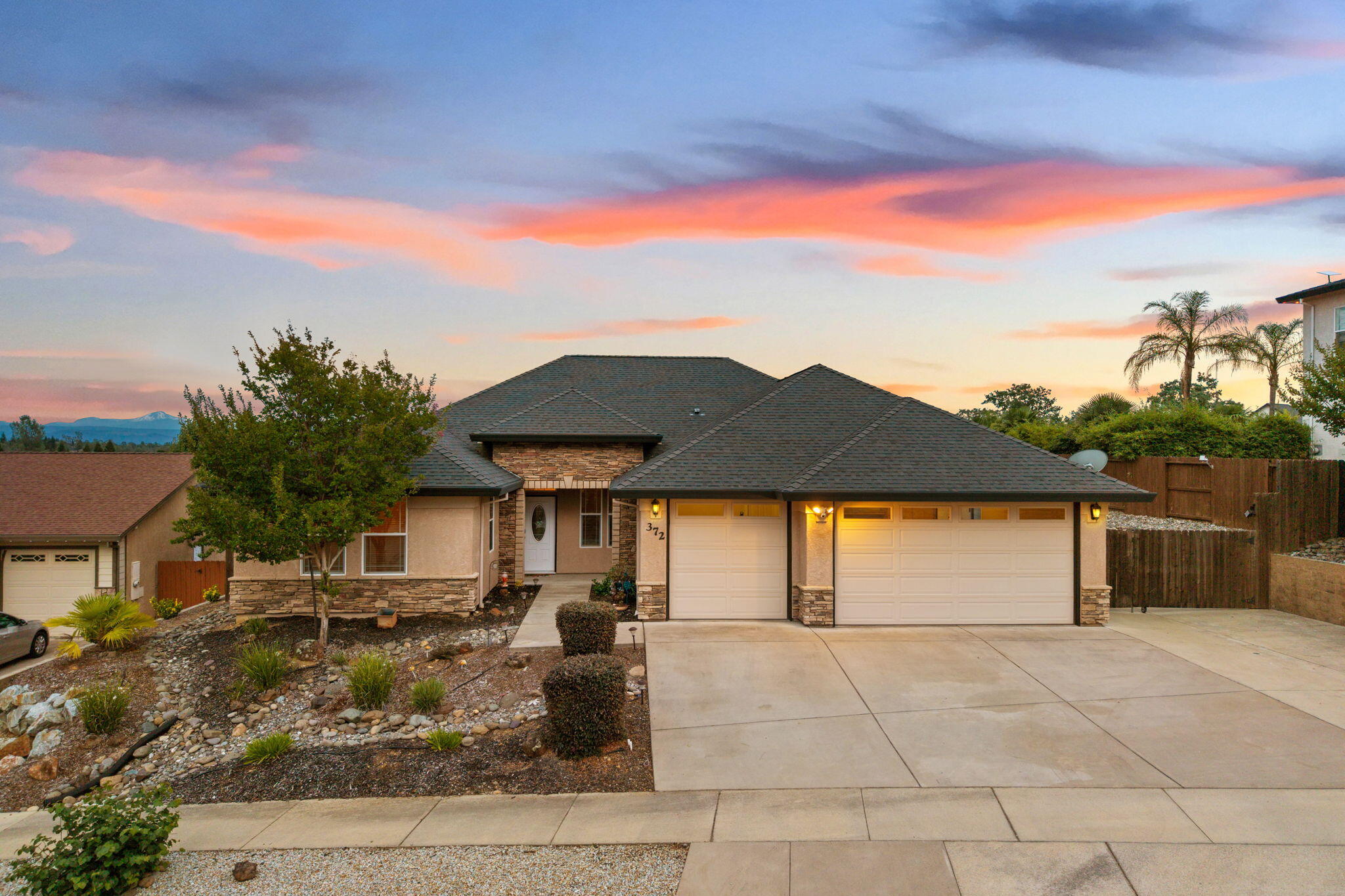 372 Stinson Loop Redding, CA 96003 - Photo 61 of 79 Front of House