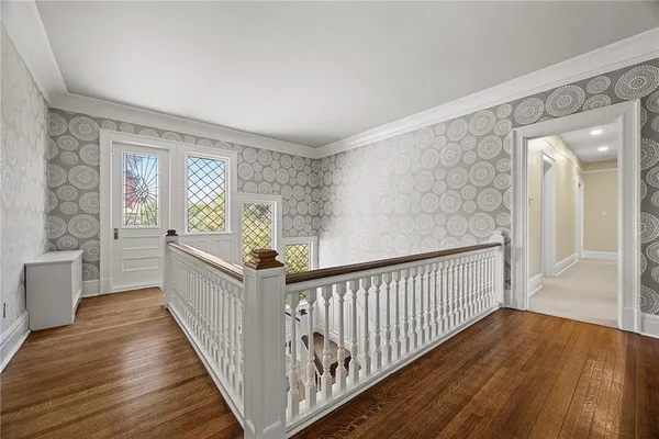 an empty room with windows and pillars in it