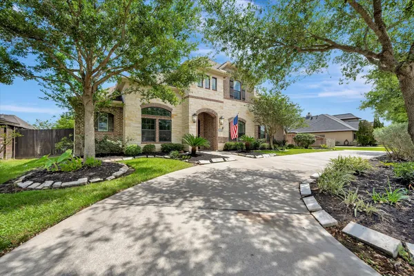 $1,100,000 | 3108 Tyler Court, Friendswood, TX 77546
