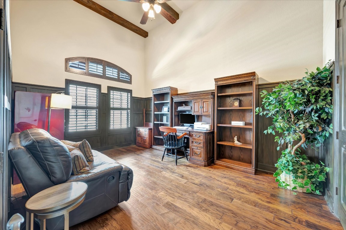 3108 Tyler Court Friendswood, TX 77546 - Photo 25 of 50 a living room with furniture and a potted plant