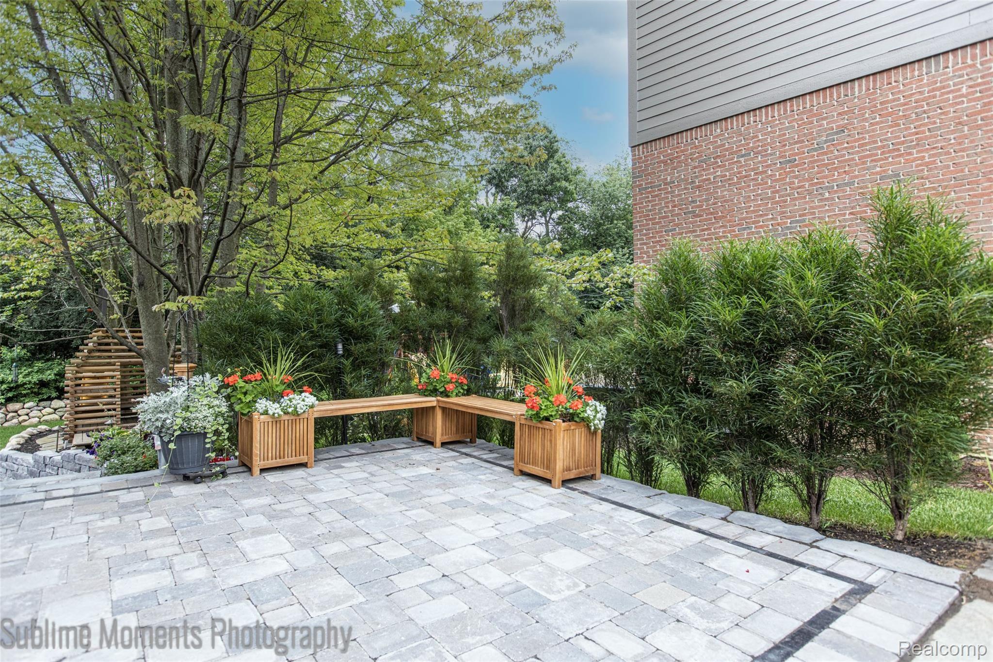 520 Springview Drive Rochester, MI 48307 - Photo 55 of 58 53 - Brickpaver Sitting Area.jpg
