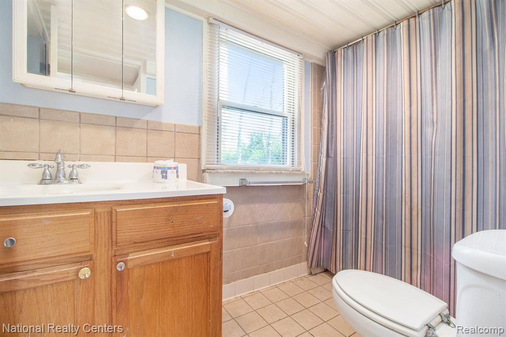 16750 Middlebelt Road Livonia, MI 48154 - Photo 15 of 18