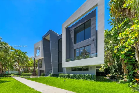 $8,950,000 | 900 Northeast 75th Street, Miami, FL 33138