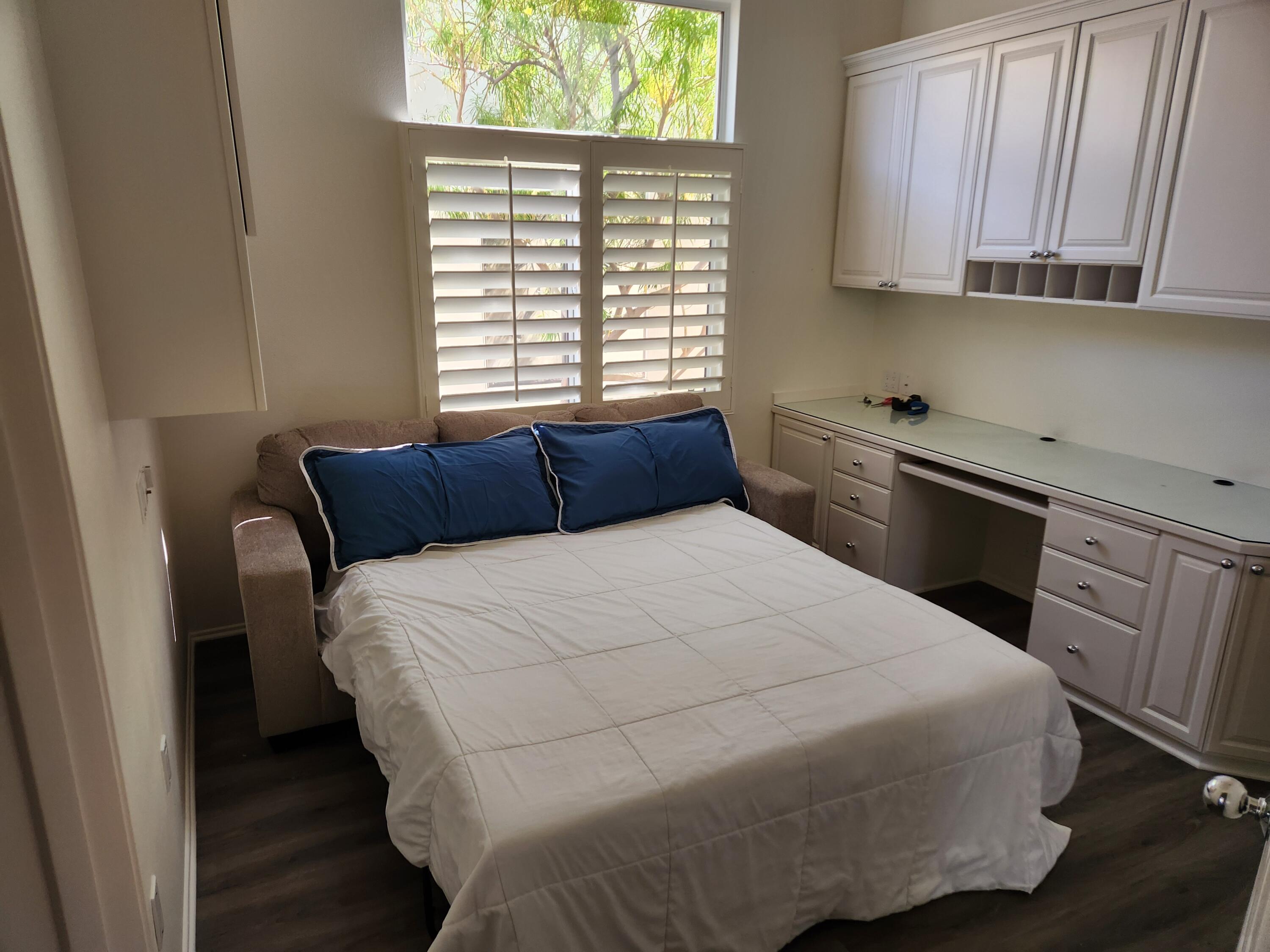 78119 Elenbrook Court Palm Desert, CA 92211 - Photo 20 of 25 a bedroom with a bed and wooden floor