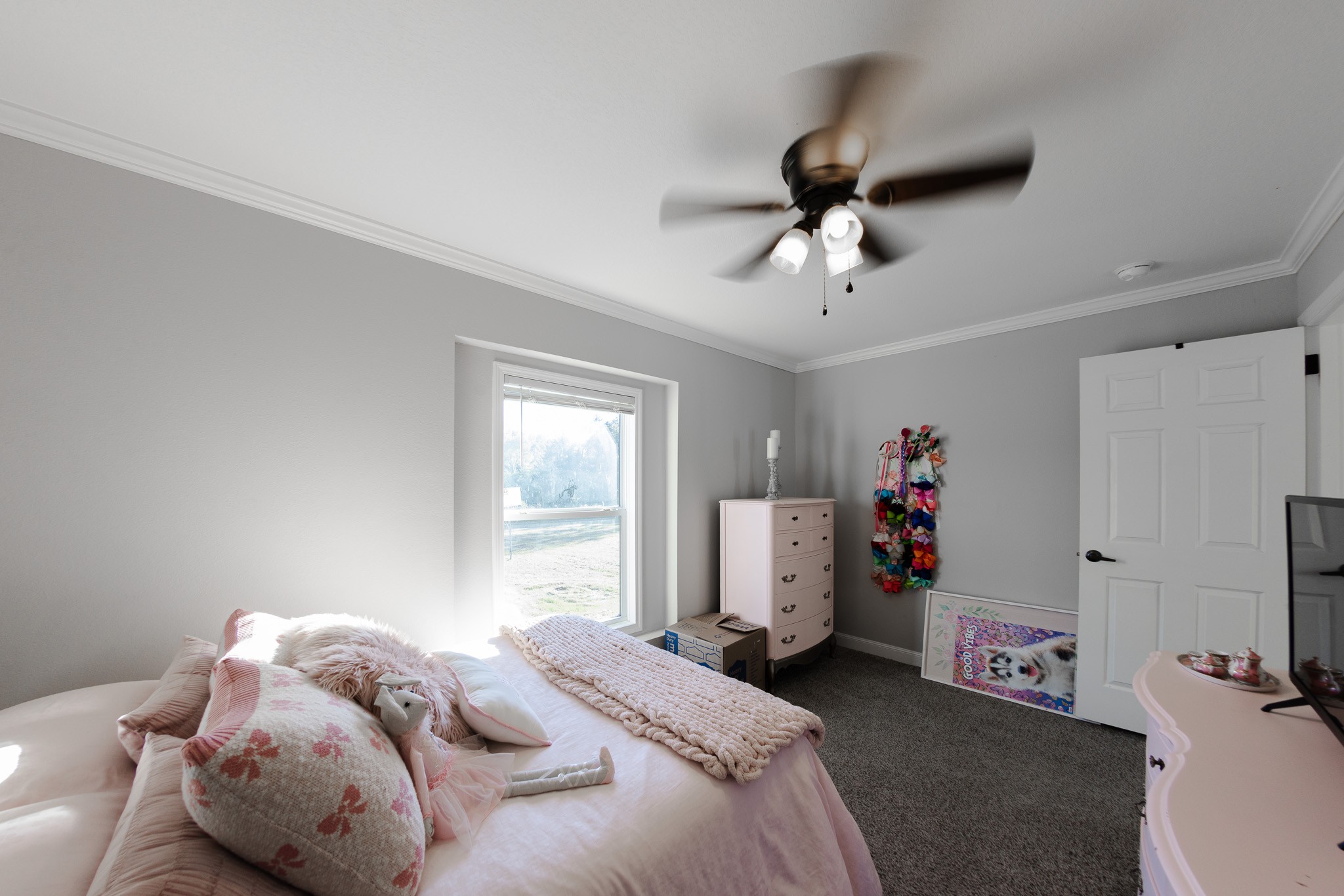 307 Swiss Colony Road Hohenwald, TN 38462 - Photo 20 of 35 a bedroom with a bed furniture and a window