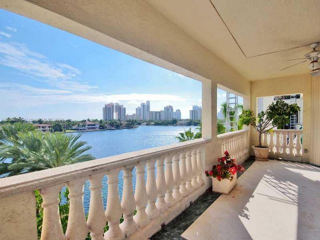 $926,550 | 19925 Northeast 39th Place, Unit 401, Aventura, FL 33180