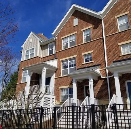 $3,200 | 484 West Wood Street, Unit 2, Palatine, IL 60067