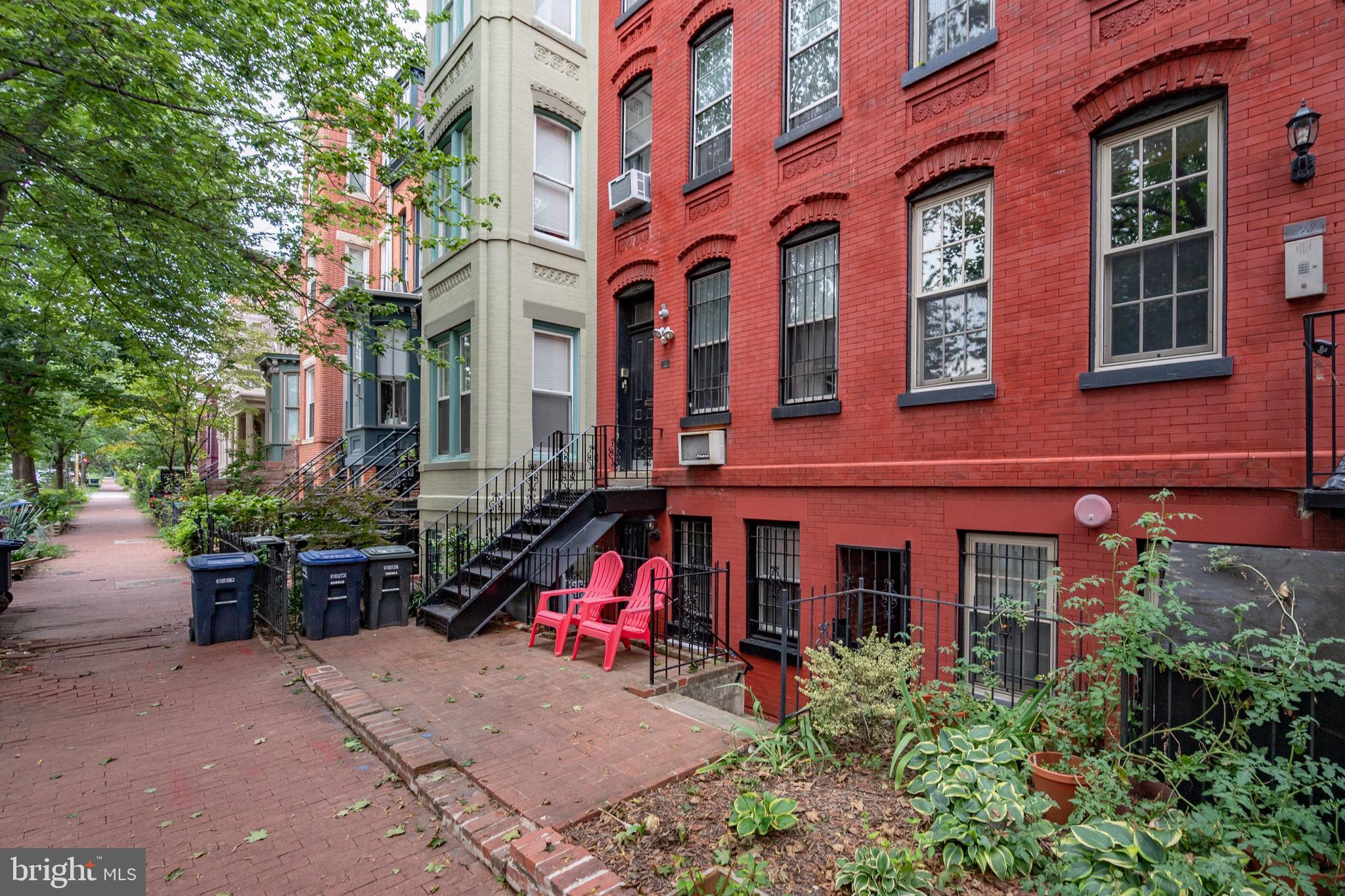 216 4th Street Southeast Washington, DC 20003 - Photo 6 of 85