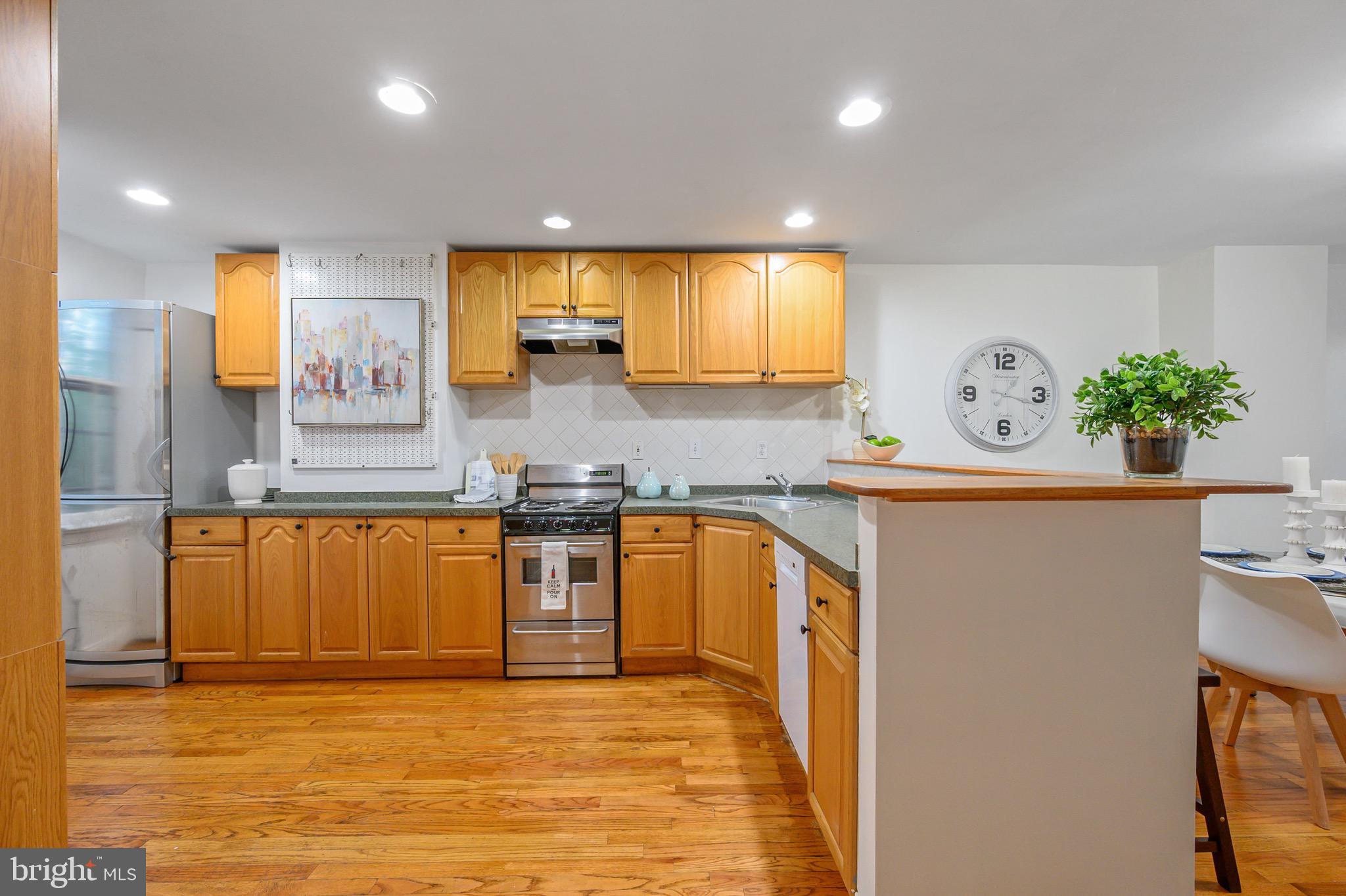 216 4th Street Southeast Washington, DC 20003 - Photo 10 of 85