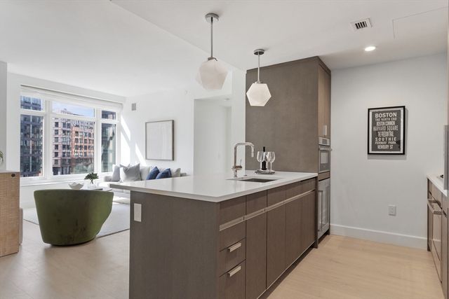 $1,299,000 | 100 Lovejoy Wharf, Unit 7C, Boston, MA 02114