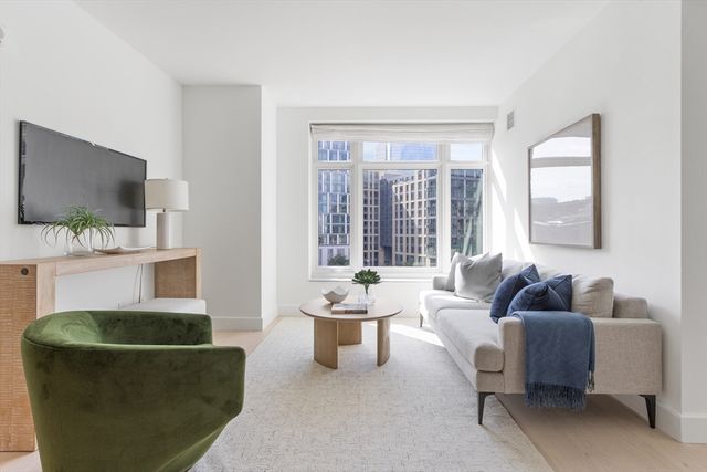 $1,299,000 | 100 Lovejoy Wharf, Unit 7C, Boston, MA 02114