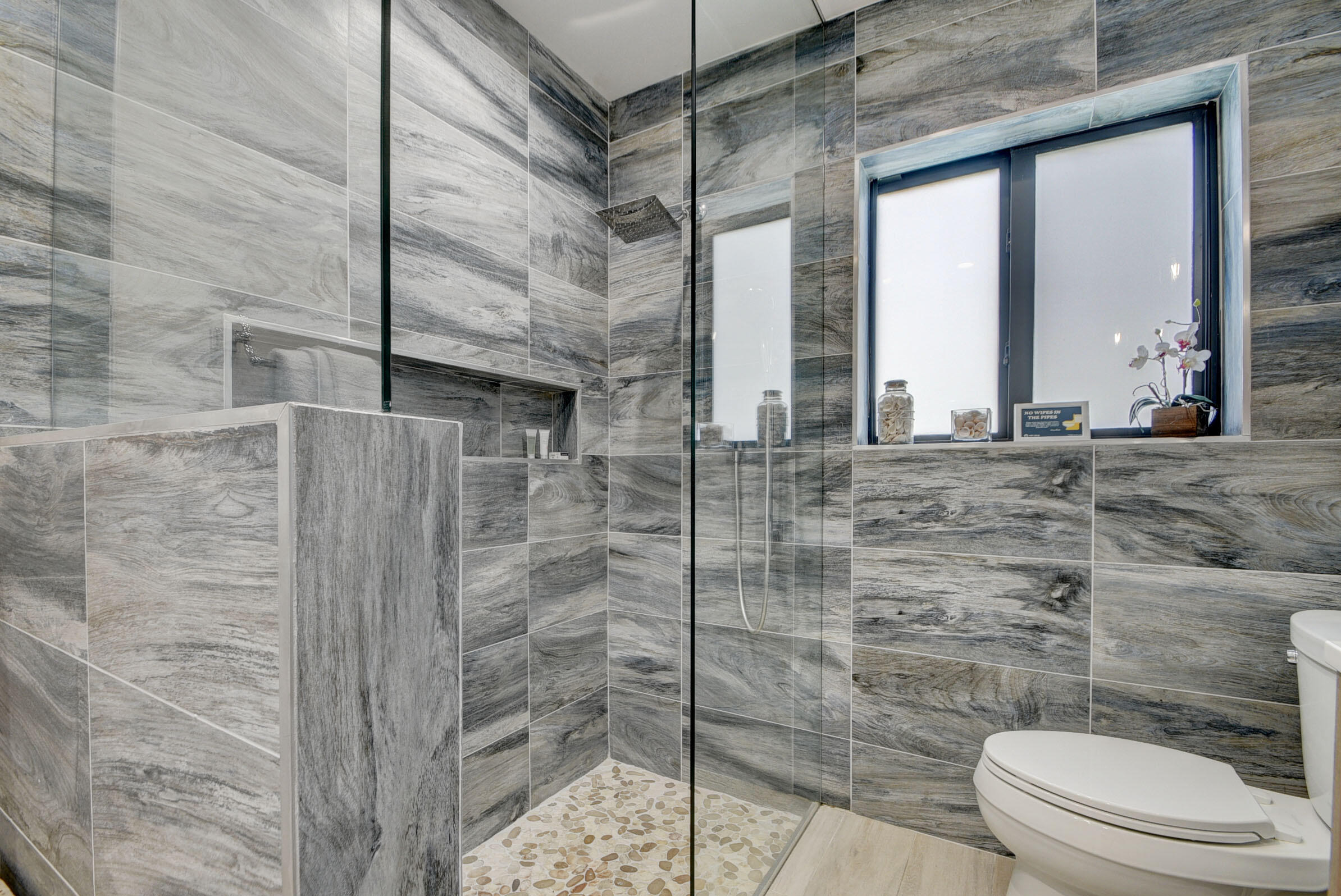 1230 Gulfstream Way Singer Island, FL 33404 - Photo 21 of 40 GUEST BATH