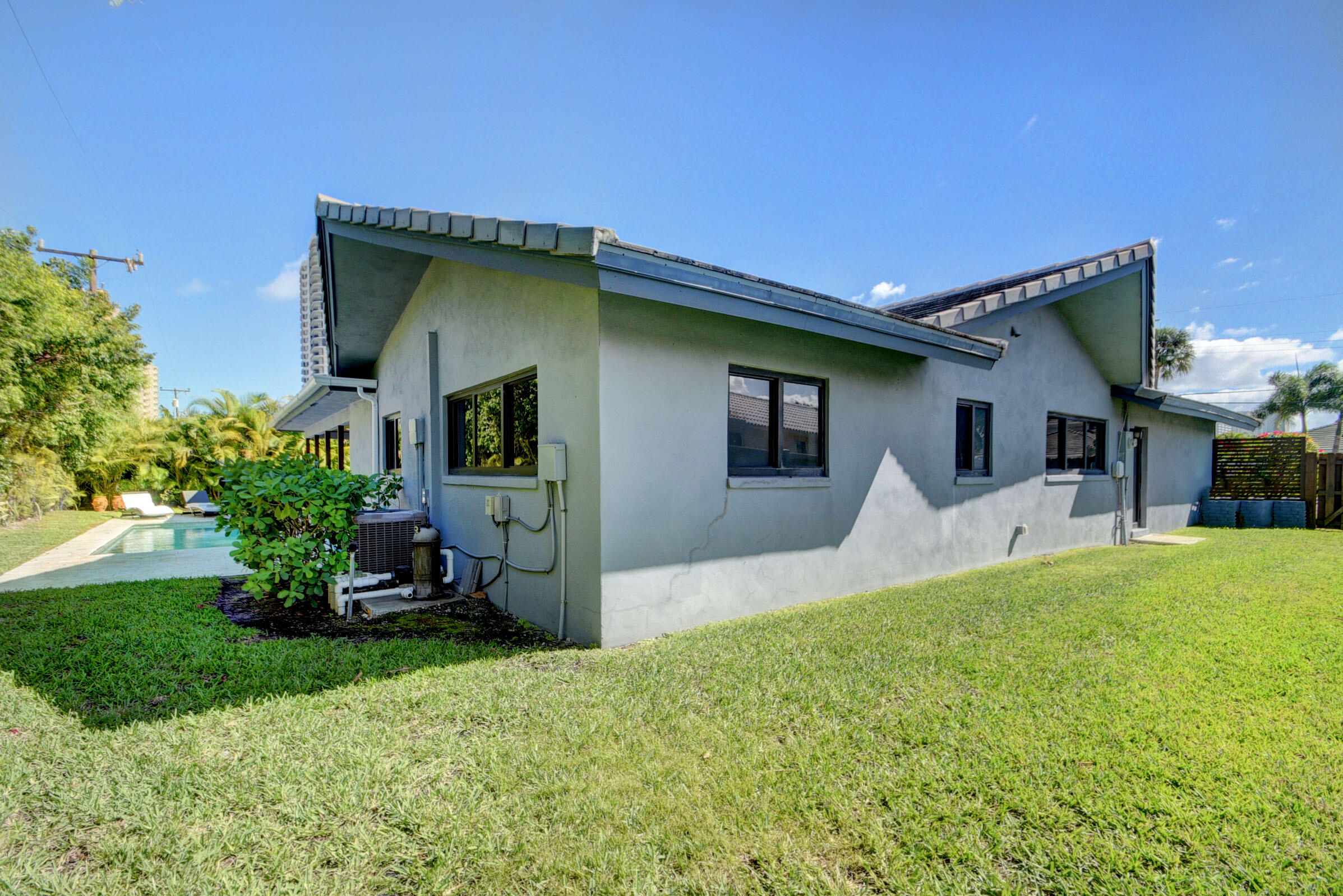 1230 Gulfstream Way Singer Island, FL 33404 - Photo 29 of 40 YARD ROOM FOR BOAT