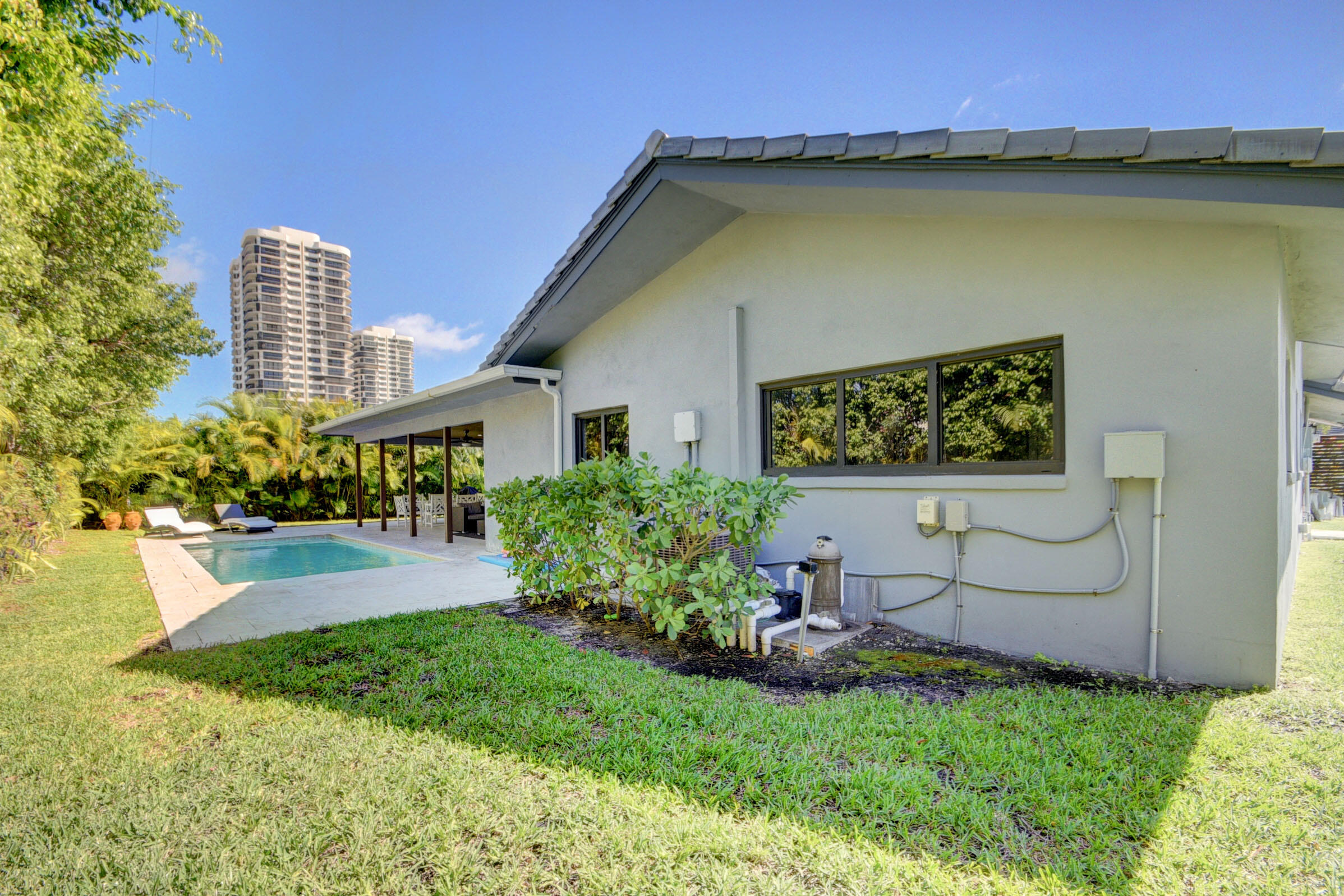 1230 Gulfstream Way Singer Island, FL 33404 - Photo 30 of 40 BACK YARD