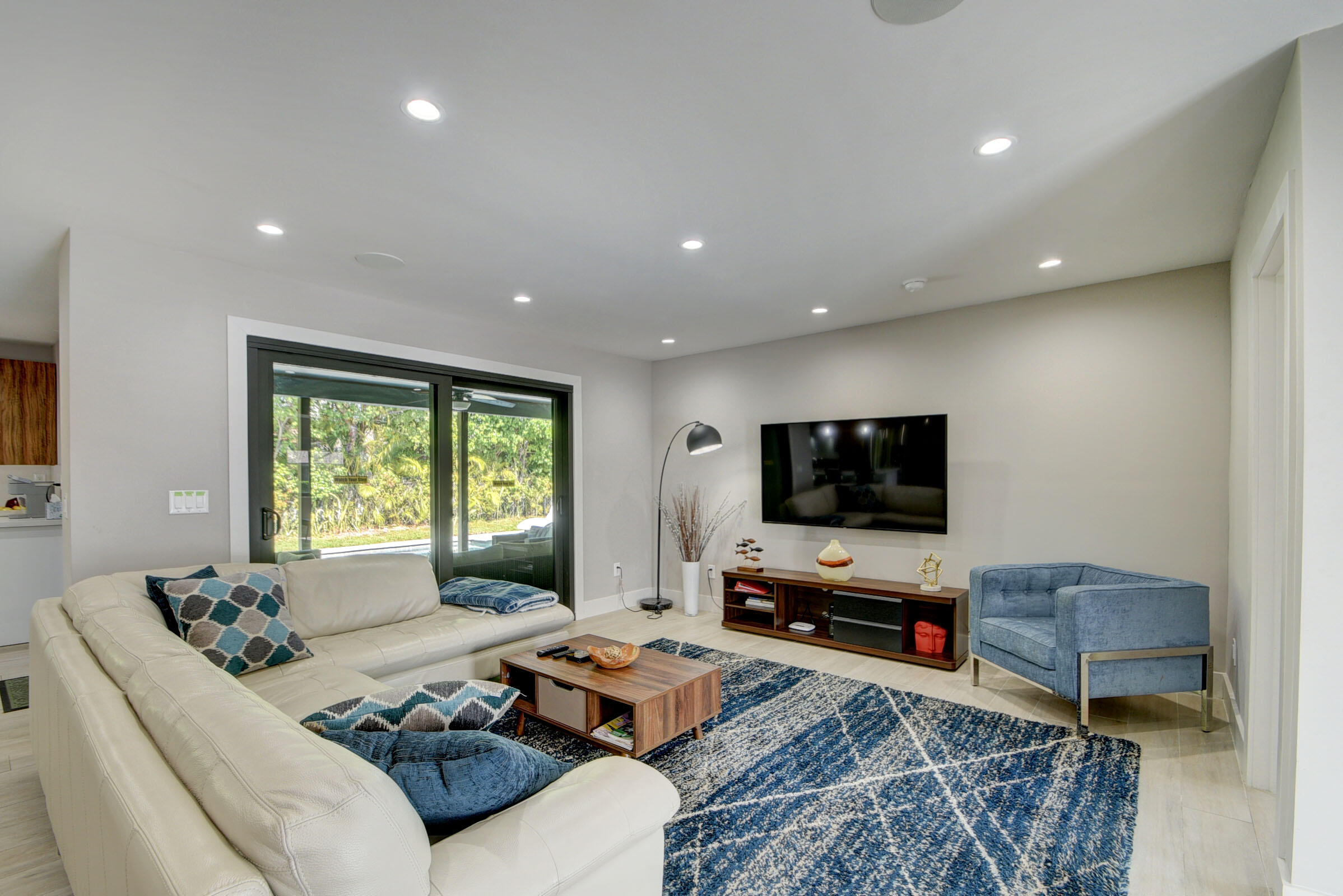 1230 Gulfstream Way Singer Island, FL 33404 - Photo 6 of 40 LIVING ROOM