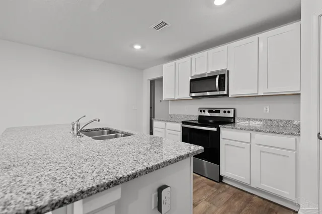 $2,100 | 7349 Lakeside Oak Court, Pensacola, FL 32526