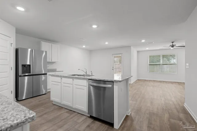 $2,100 | 7349 Lakeside Oak Court, Pensacola, FL 32526