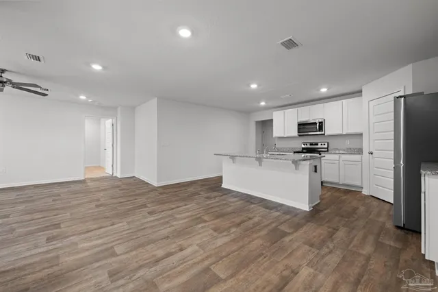 $2,100 | 7349 Lakeside Oak Court, Pensacola, FL 32526