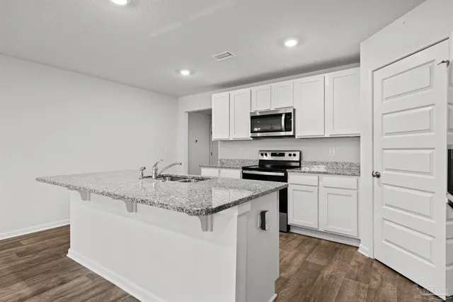 $2,100 | 7349 Lakeside Oak Court, Pensacola, FL 32526