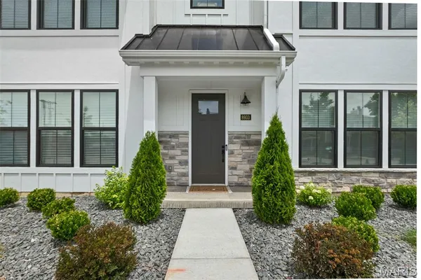 $689,000 | 8933 Eager Road, St. Louis, MO 63144