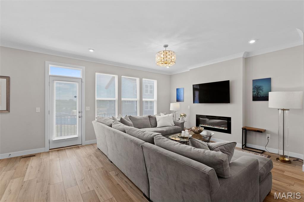 8933 Eager Road St. Louis, MO 63144 - Photo 5 of 31