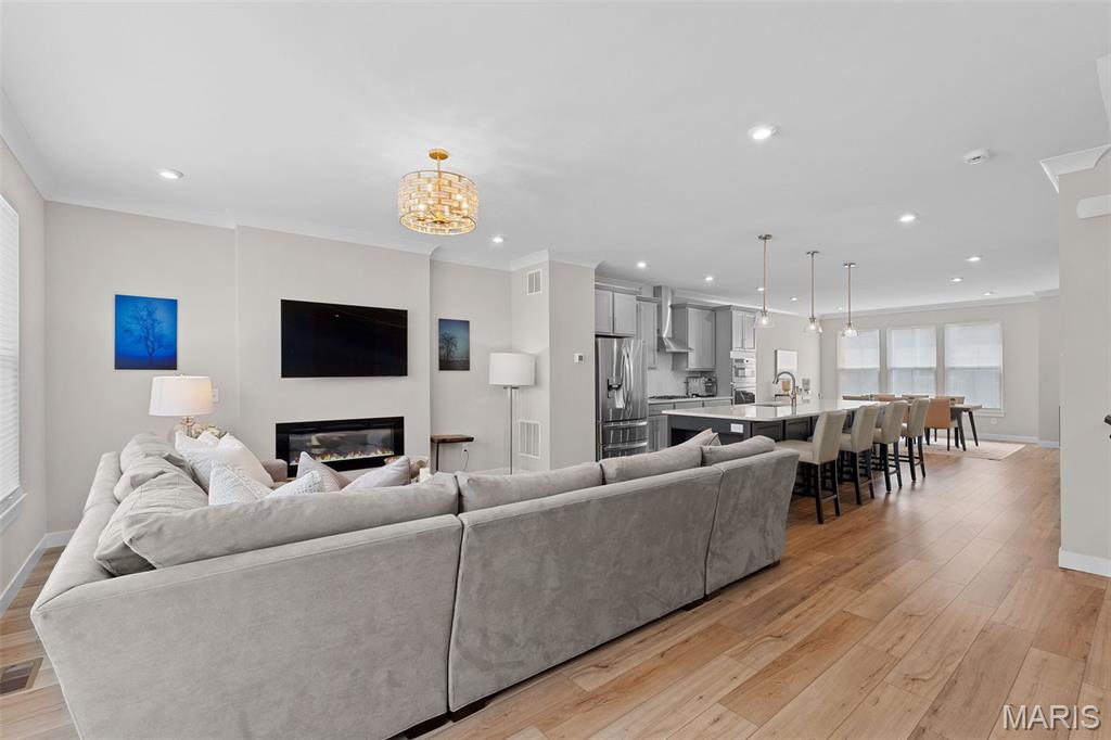 8933 Eager Road St. Louis, MO 63144 - Photo 6 of 31