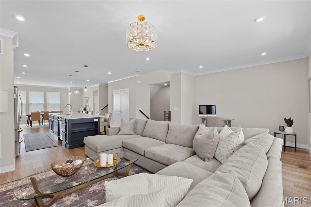 8933 Eager Road St. Louis, MO 63144 - Photo 7 of 31