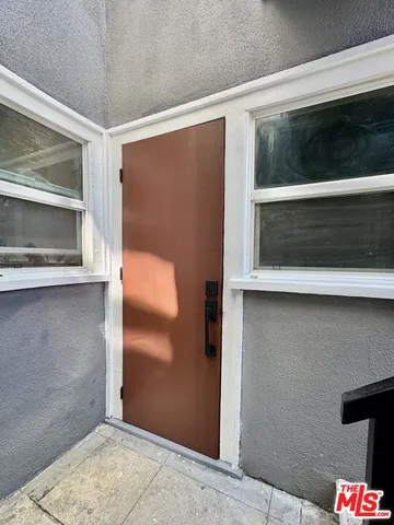 $1,495 | 5520 Franklin Avenue, Unit 1/2, Los Angeles, CA 90028