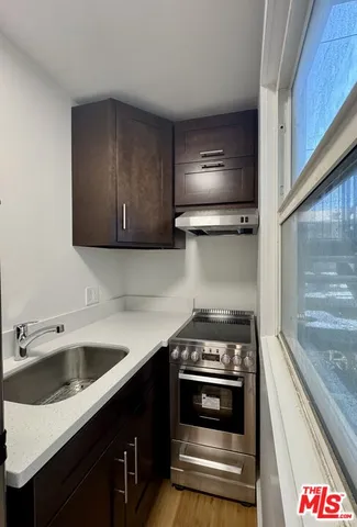 $1,495 | 5520 Franklin Avenue, Unit 1/2, Los Angeles, CA 90028